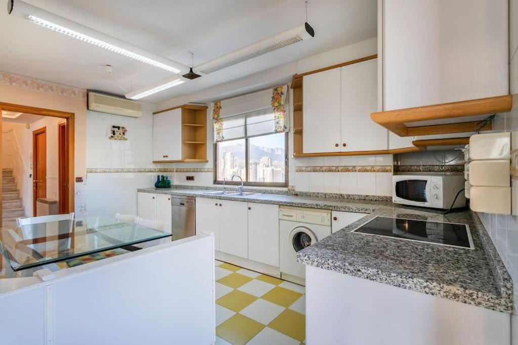 Atico Con Gran Terraza Lägenhet Benidorm Exteriör bild
